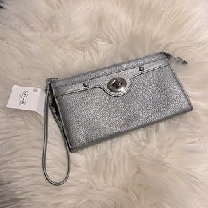 BNWT Coach Penelope Silver Pebbled Leather Wallet Wristlet